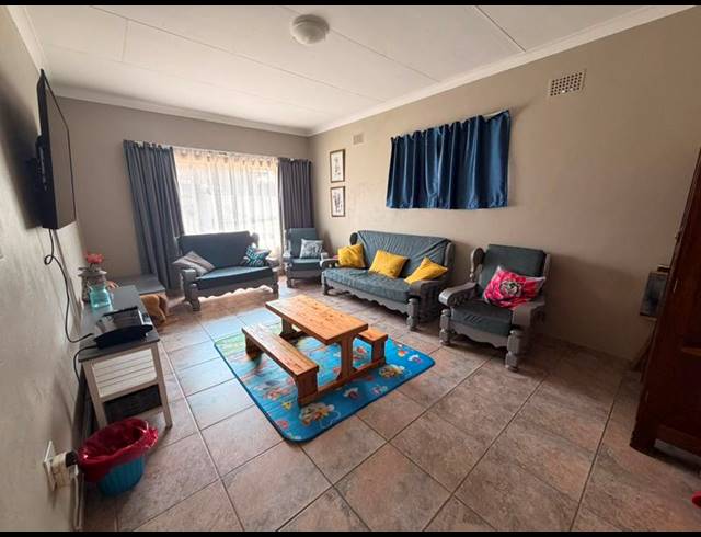 3 BEDROOM HOUSE FOR SALE IN ROTHDENE